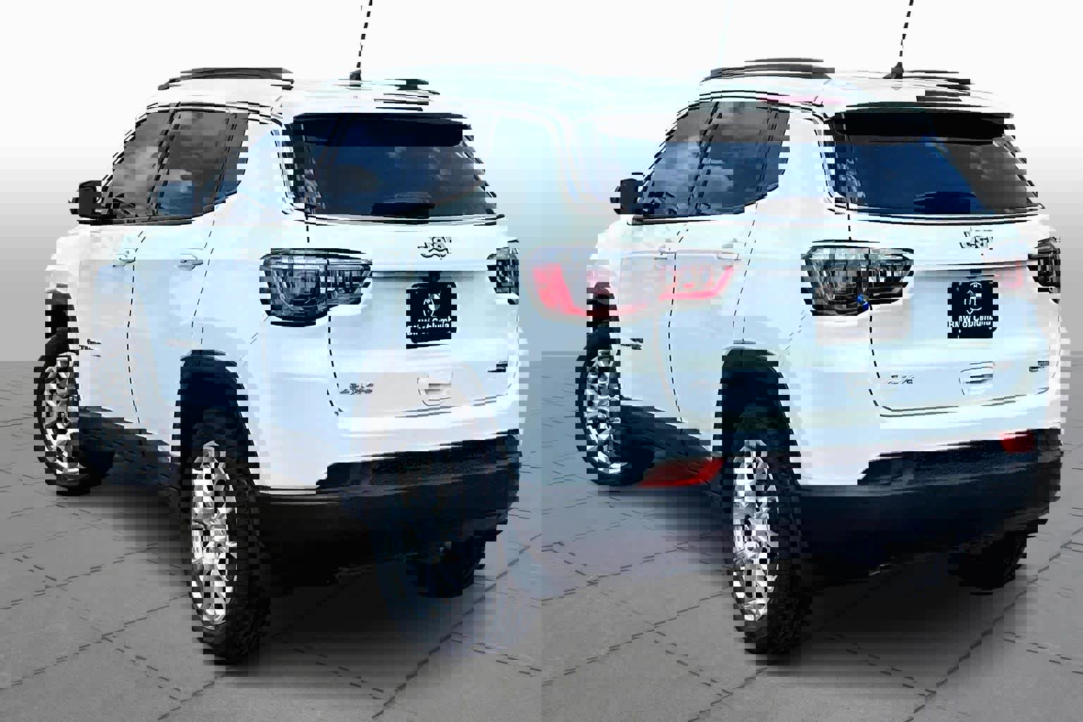 Used 2023 Jeep Compass Latitude w/ Sun and Sound Group image 11