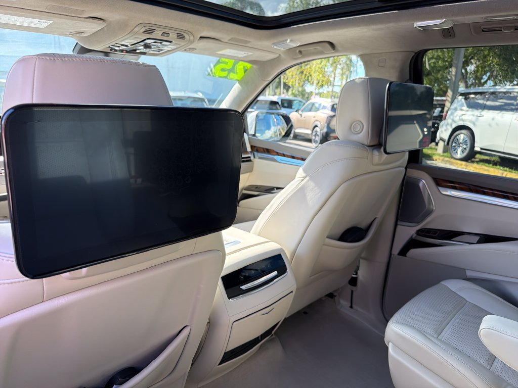 Used 2025 Cadillac Escalade ESV Sport Platinum w/ LPO, Floor Liner Package AWD/4WD image 33