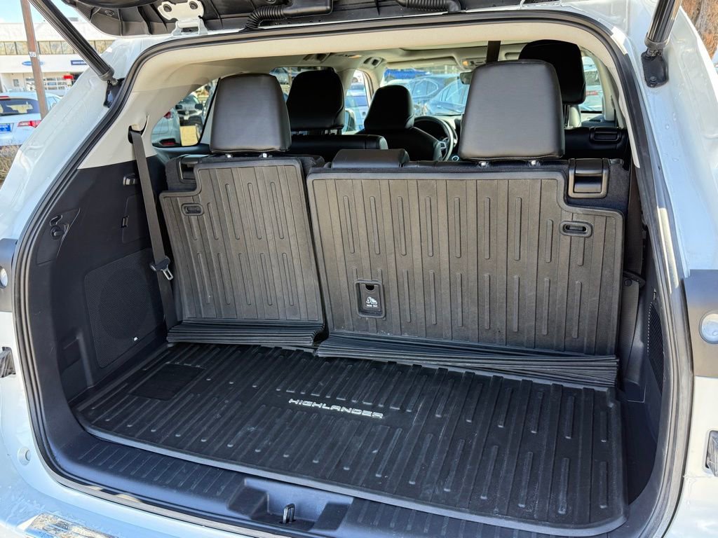 Used 2022 Toyota Highlander Platinum AWD/4WD image 17