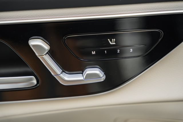 Used 2024 Mercedes-Benz GLC 300 4MATIC image 37