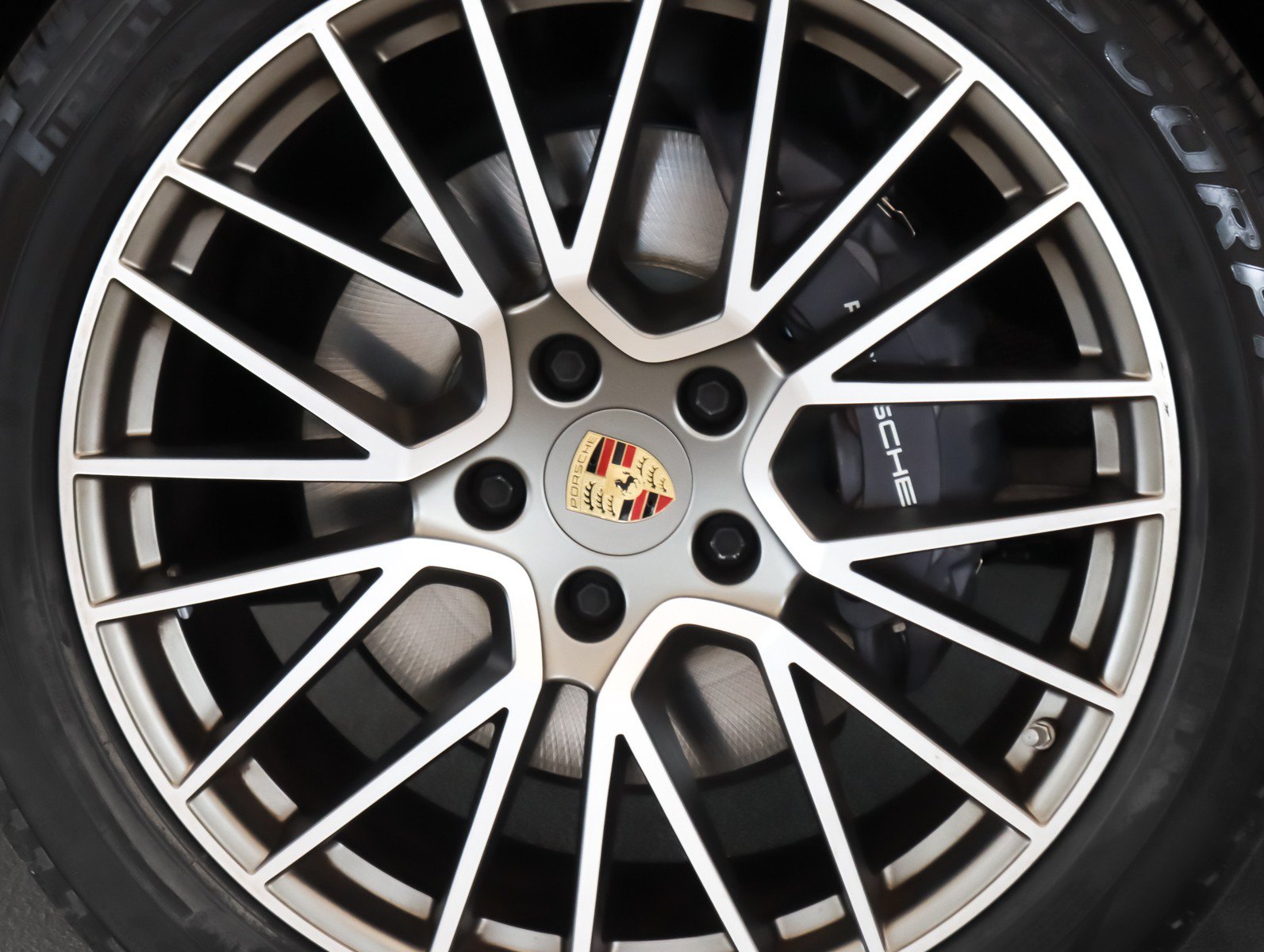 Certified 2023 Porsche Cayenne Platinum Edition AWD/4WD image 29
