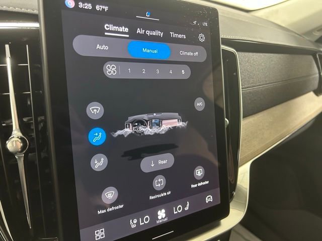 Used 2025 Volvo XC90 B6 Plus AWD/4WD image 17