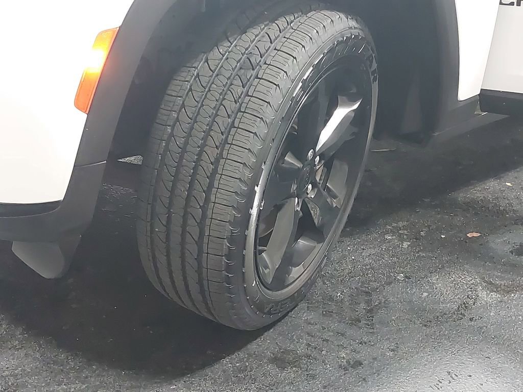 Used 2023 Jeep Grand Cherokee L Laredo image 35