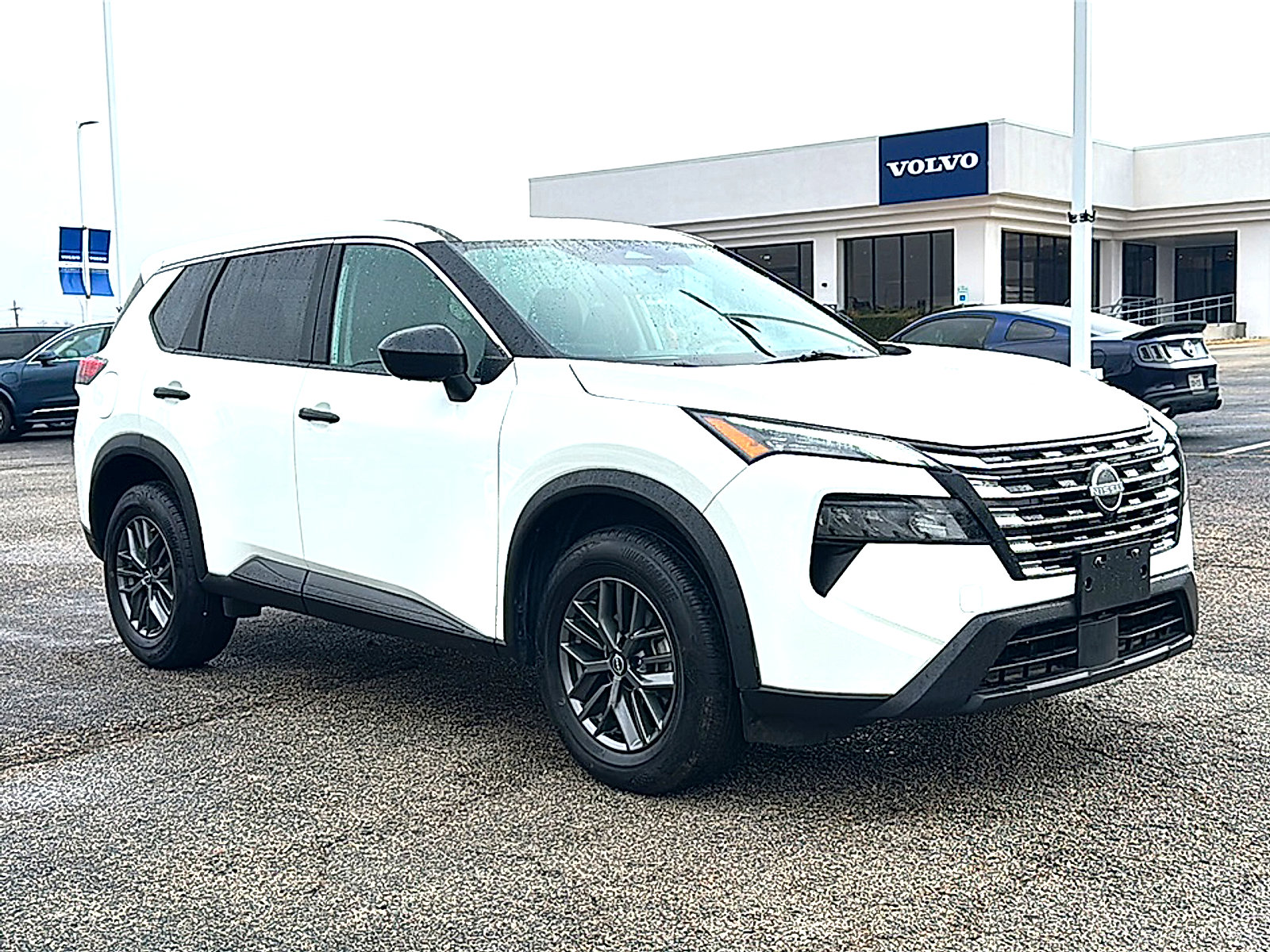 Used 2024 Nissan Rogue S image 10