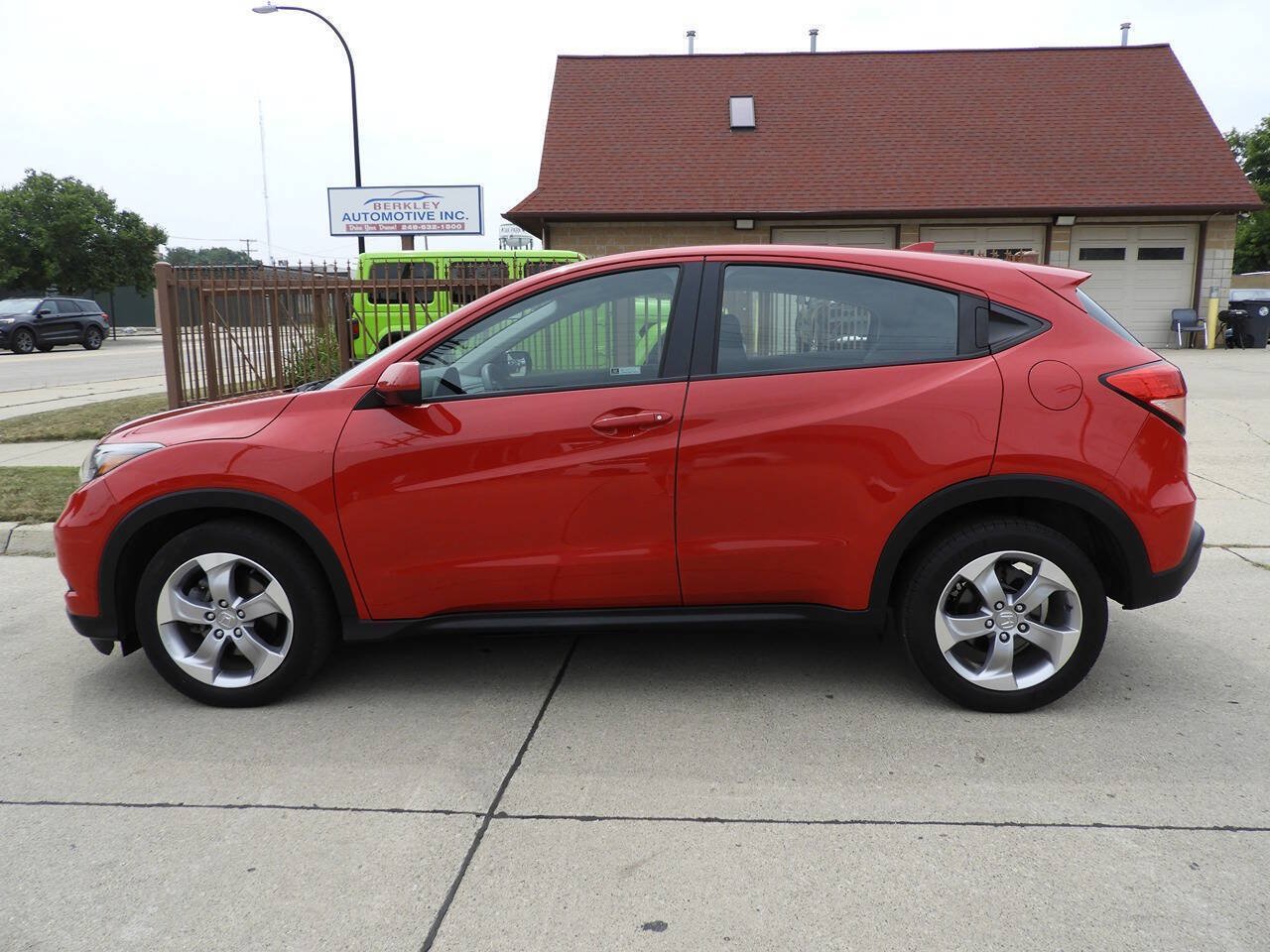 Used 2018 Honda HR-V LX image 2