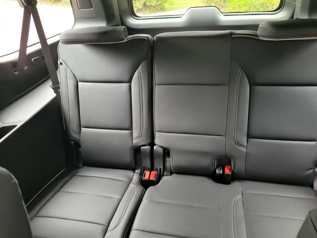 New 2025 Chevrolet Suburban Premier image 17