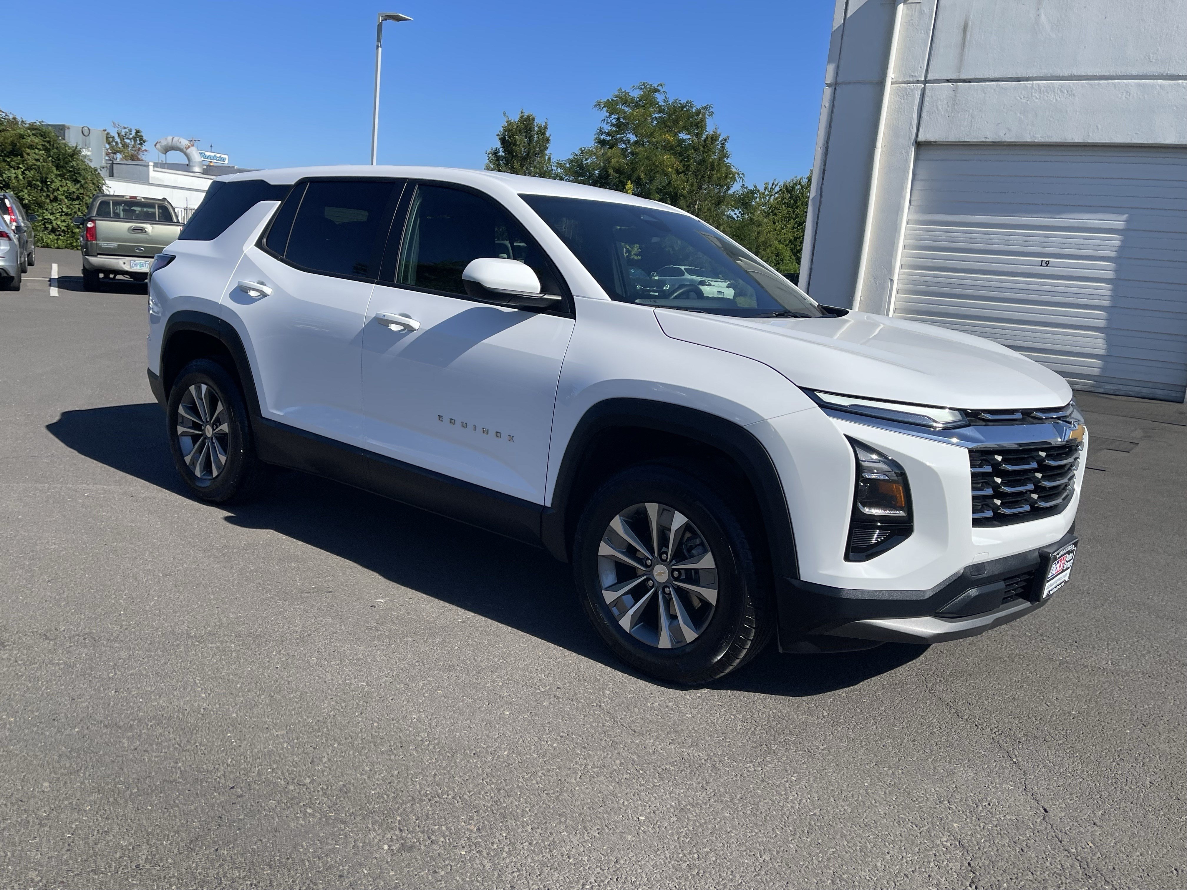 Used 2026 Chevrolet Equinox LT AWD/4WD image 7