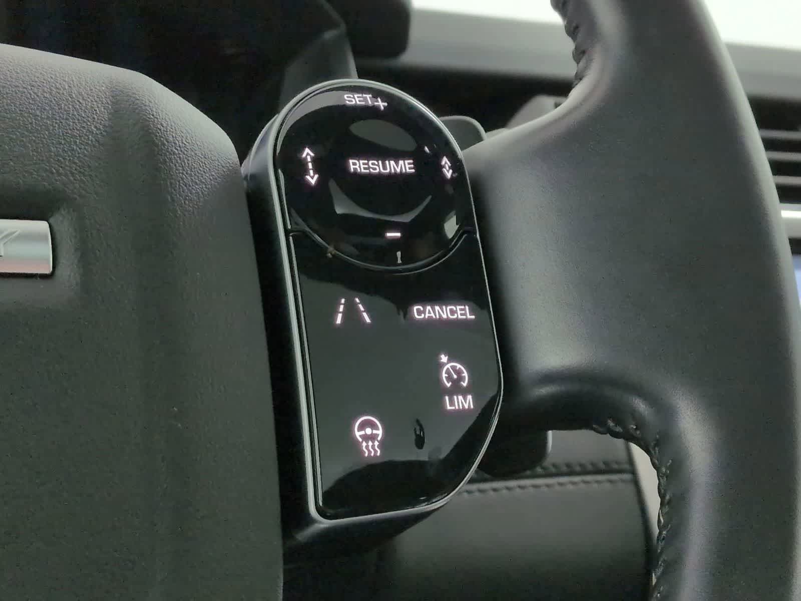 Used 2020 Land Rover Discovery HSE image 25