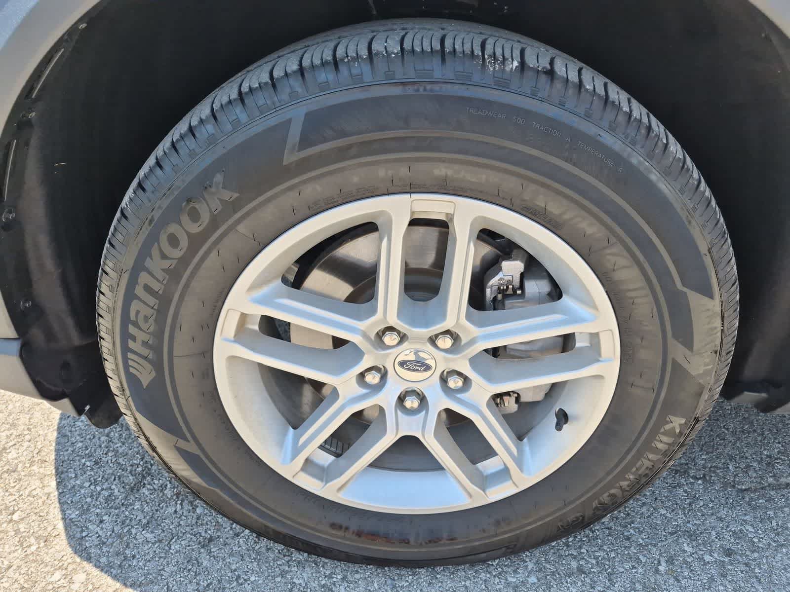 Used 2025 Ford Explorer Active AWD/4WD image 12
