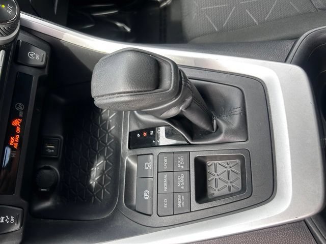 Used 2025 Toyota RAV4 XLE AWD/4WD image 29