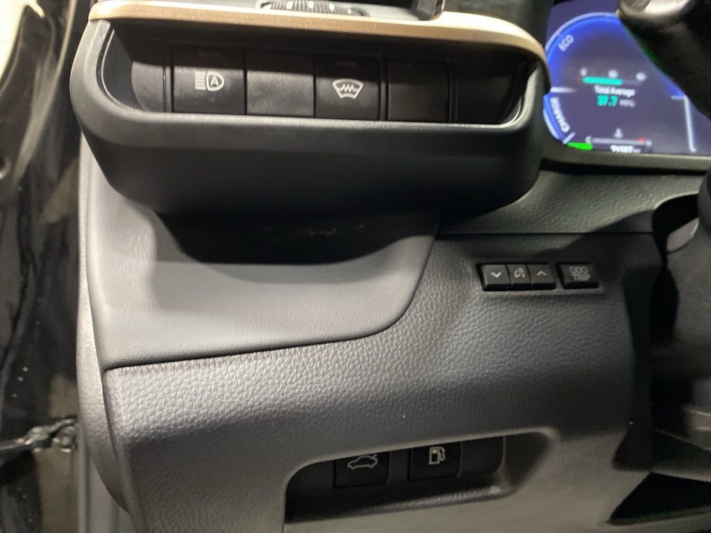 Used 2023 Toyota Crown XLE image 27