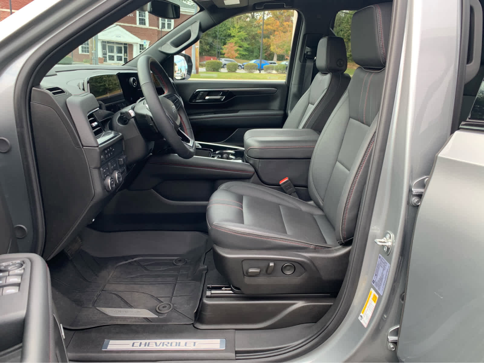 Used 2025 Chevrolet Tahoe RST image 12