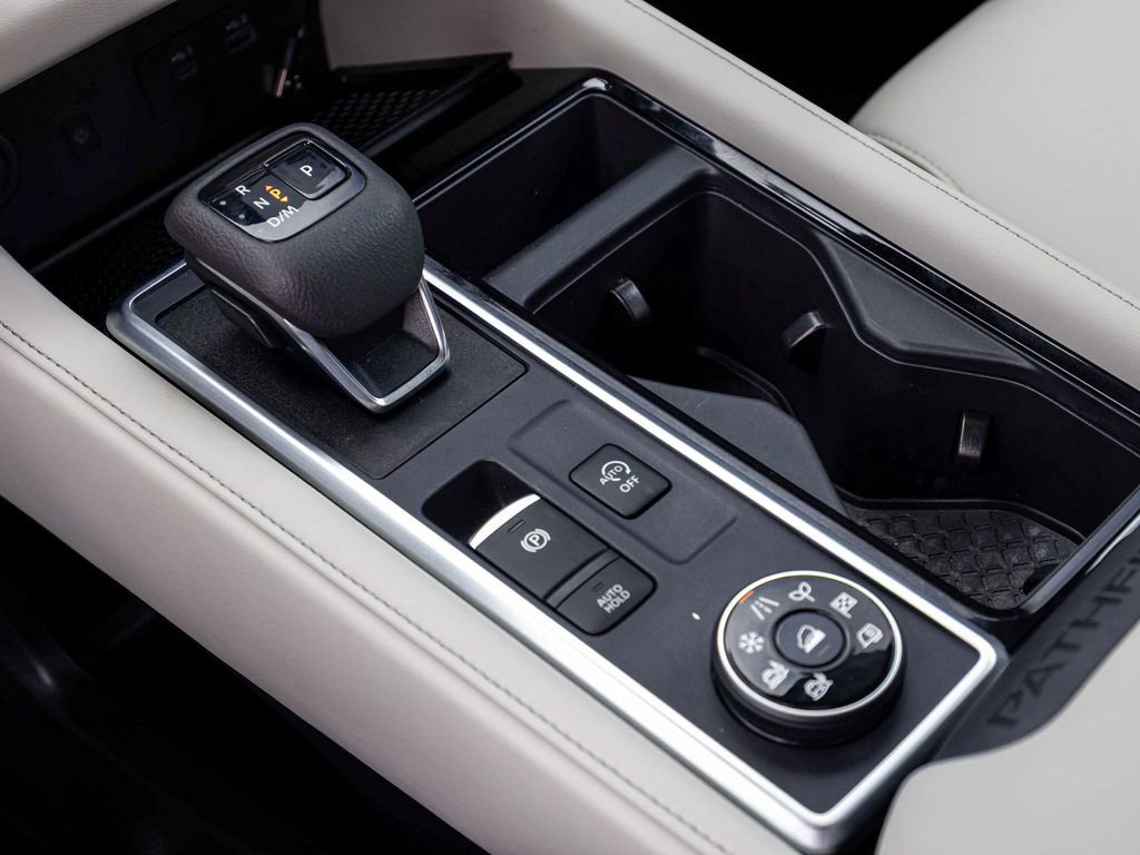 Used 2023 Nissan Pathfinder SL AWD/4WD image 25