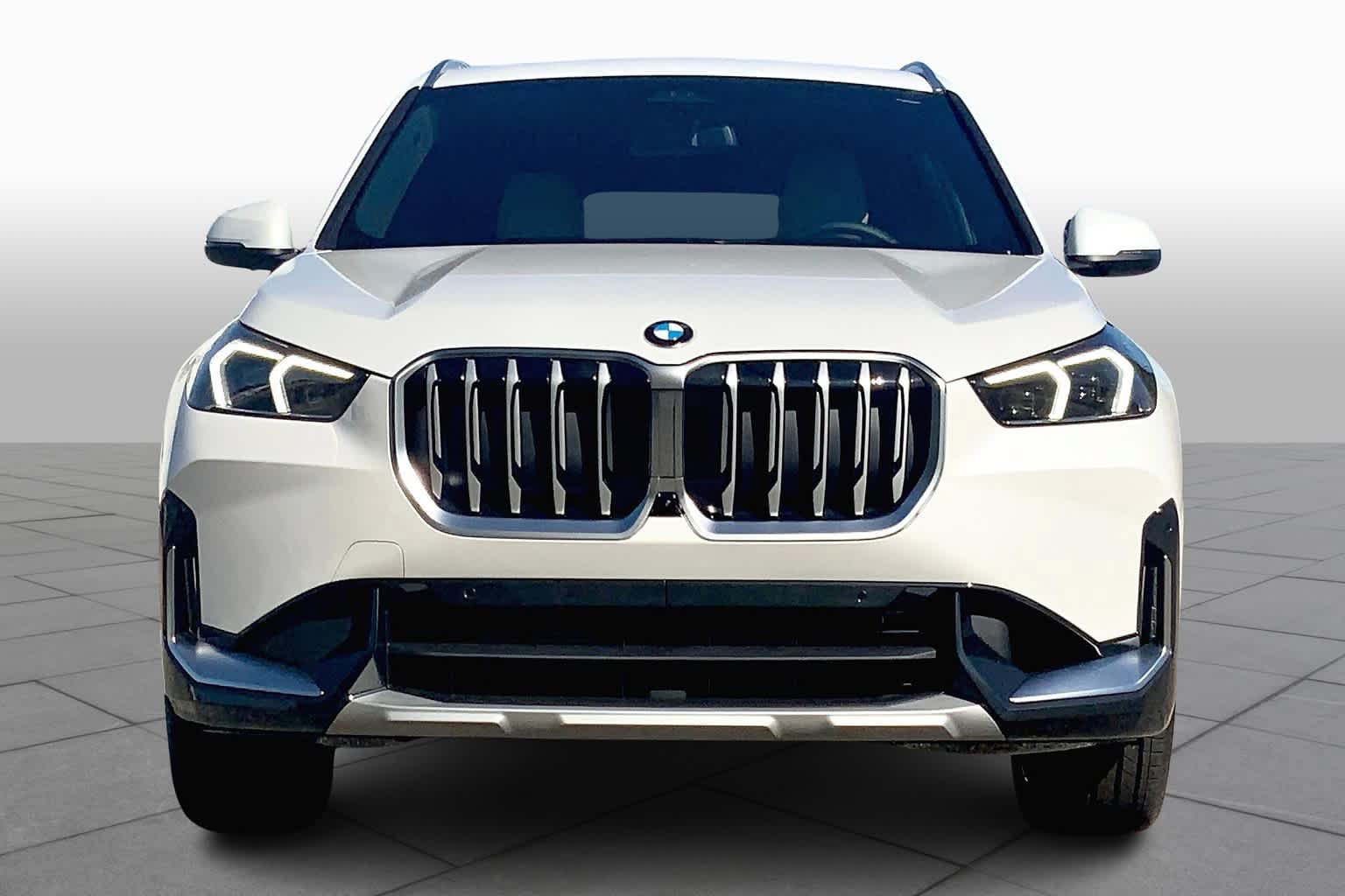 Used 2025 BMW X1 xDrive28i w/ Technology Package AWD/4WD image 3