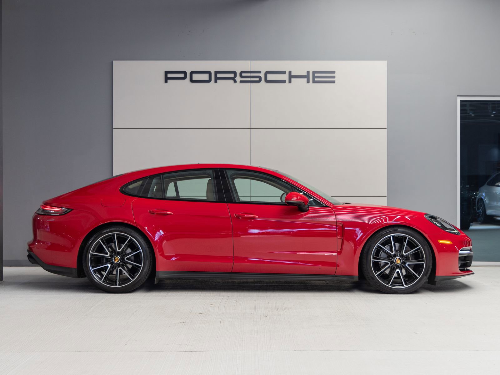 Certified 2023 Porsche Panamera 4 Platinum Edition image 8