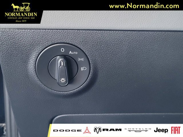 Used 2022 Volkswagen Taos SE w/ Panoramic Sunroof Package FWD image 13