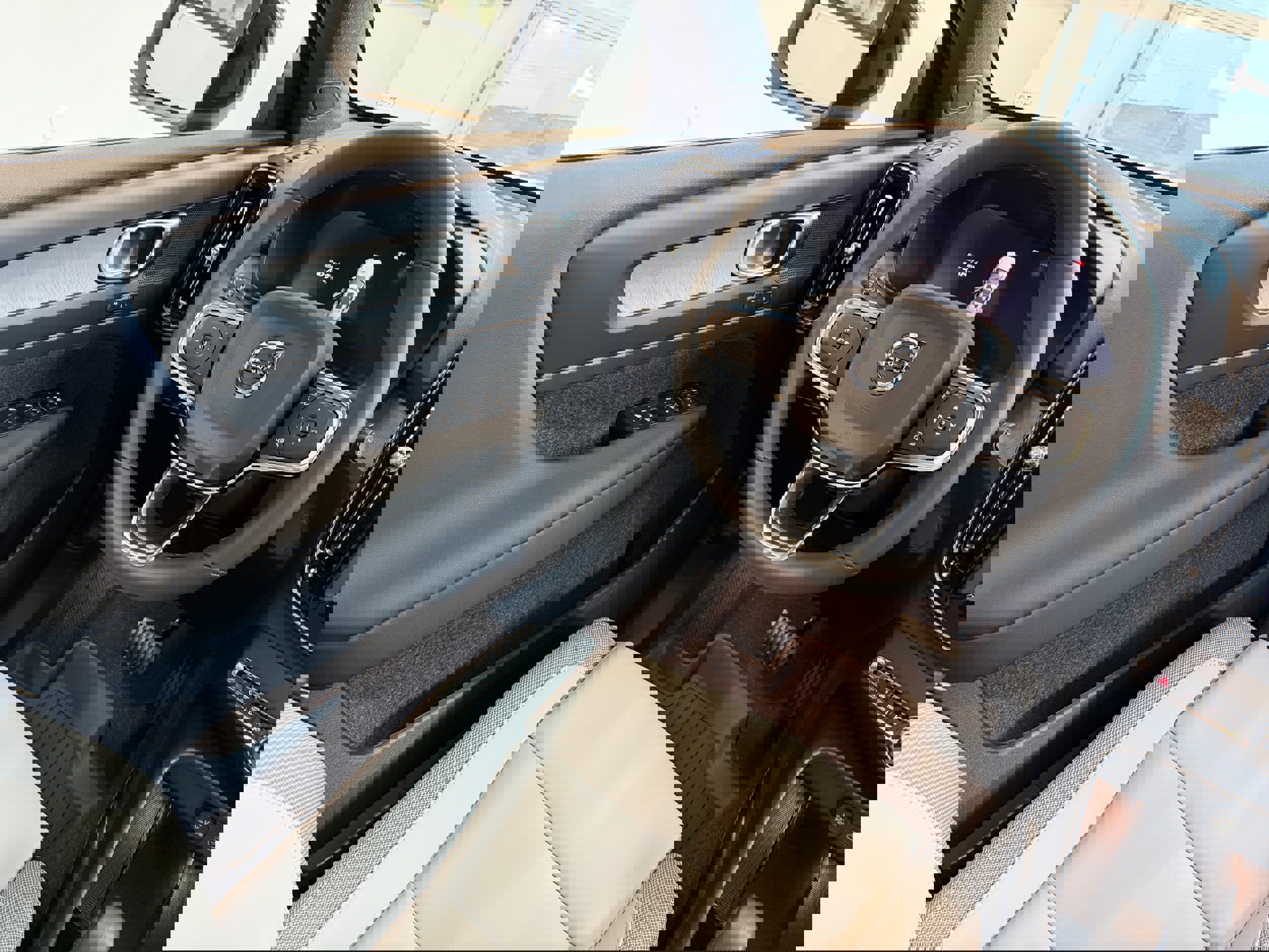 New 2026 Volvo EX40 Plus w/ Climate Package image 23