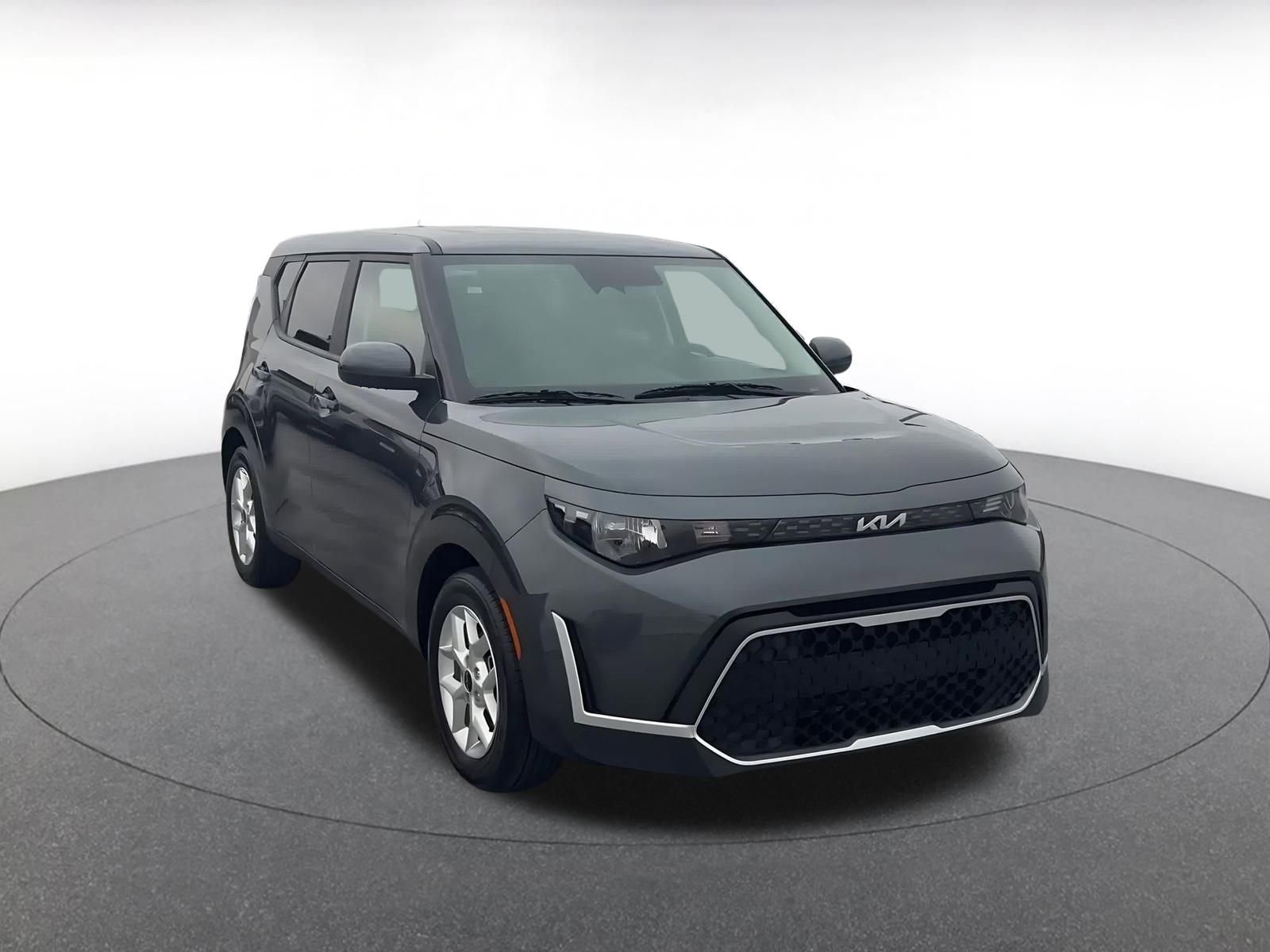 Used 2025 Kia Soul LX w/ LX Technology Package image 3