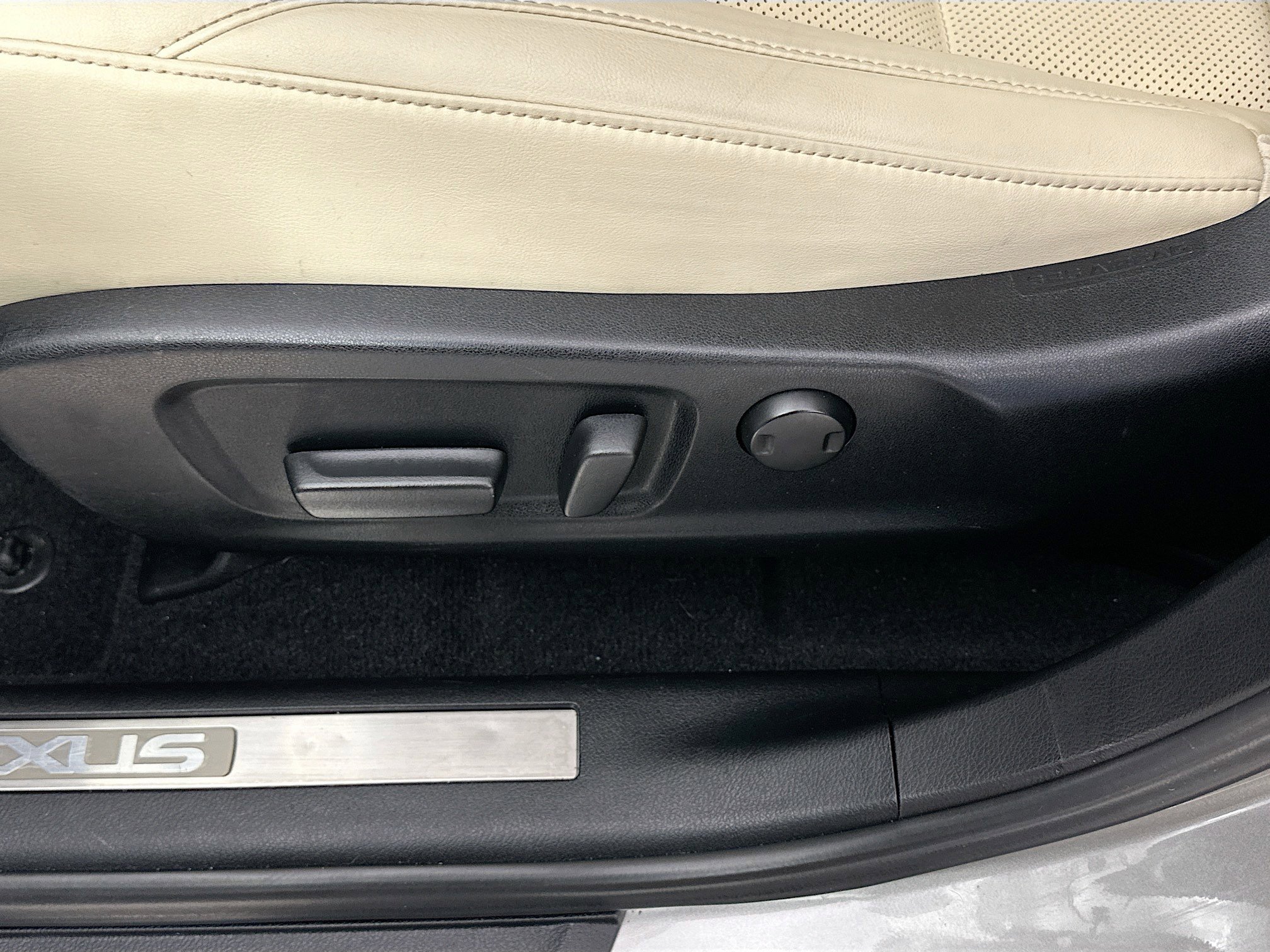 Used 2021 Lexus RX 350L FWD w/ Premium Package image 22