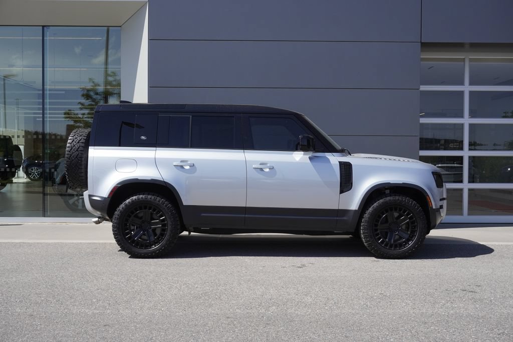 Used 2024 Land Rover Defender 110 SE AWD/4WD image 7