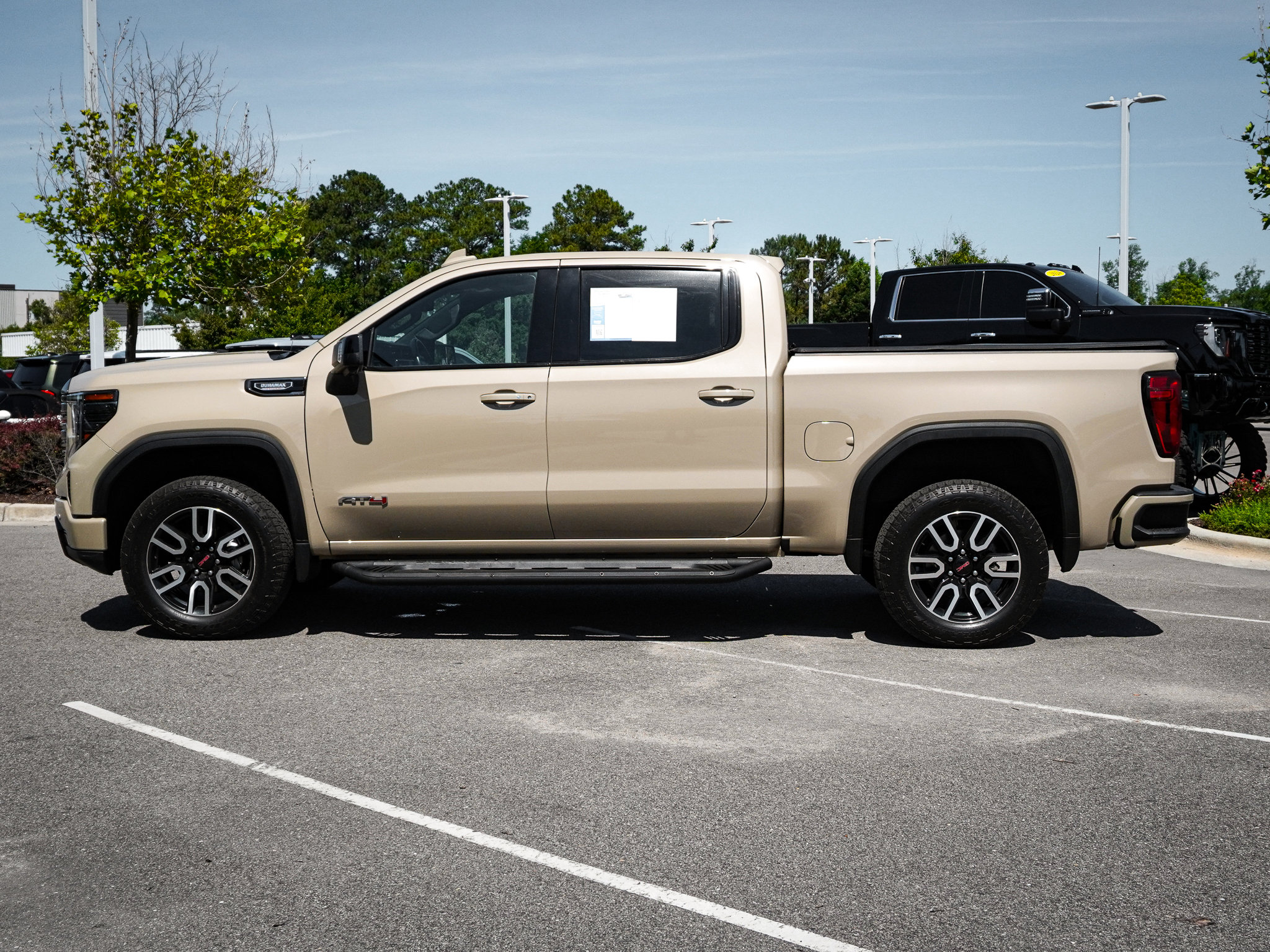 Used 2023 GMC Sierra 1500 AT4 w/ AT4 Premium Package AWD/4WD image 7