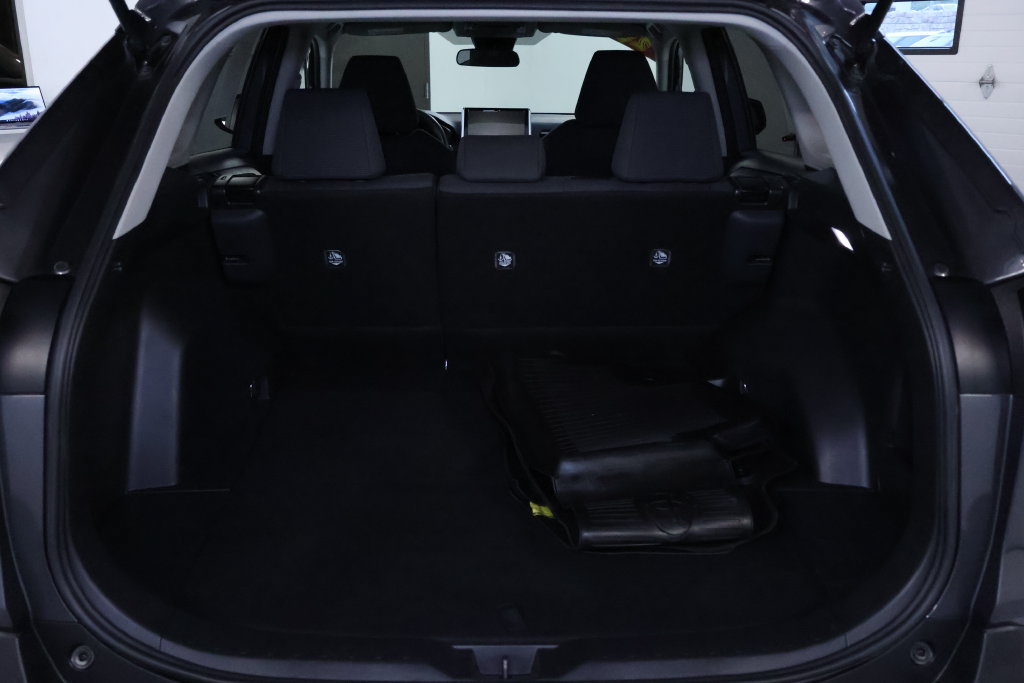 Used 2025 Toyota RAV4 LE AWD/4WD image 17
