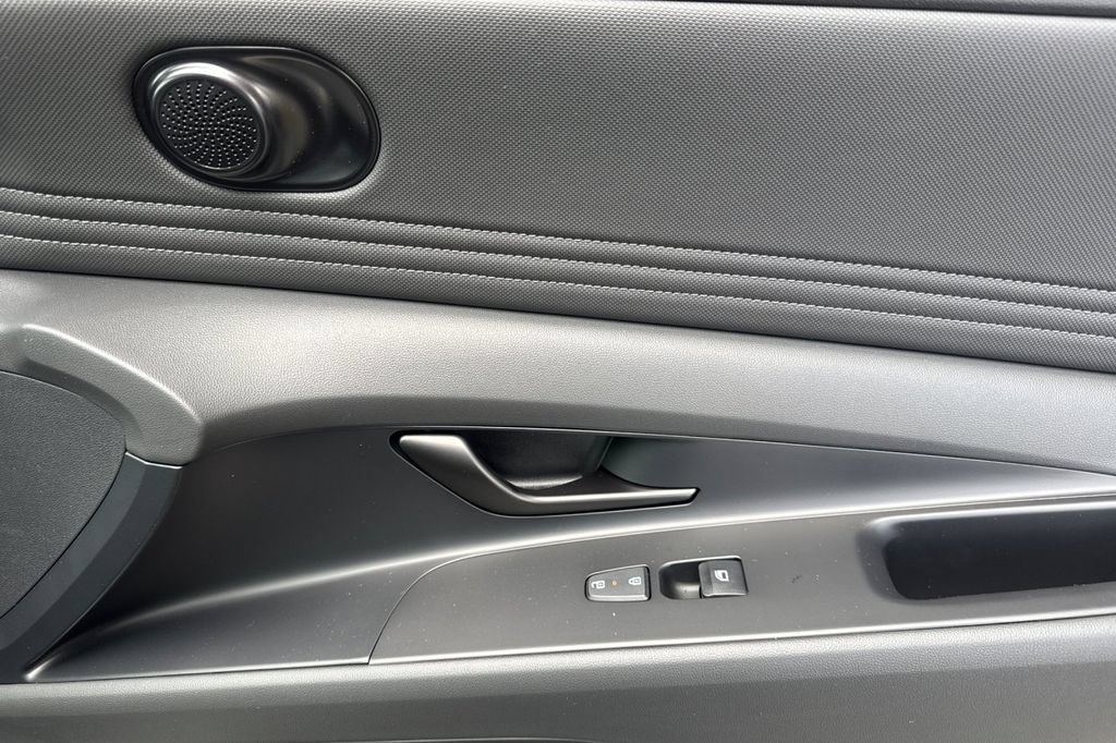 New 2026 Hyundai Elantra Limited FWD image 17
