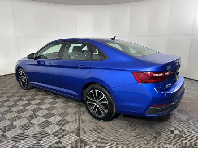 Used 2023 Volkswagen Jetta Sport image 5