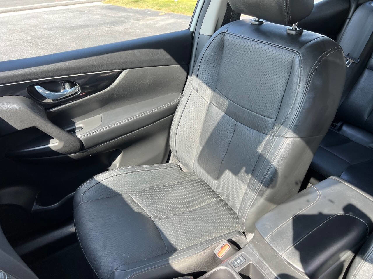 Used 2017 Nissan Rogue Sport SL w/ SL Premium Package image 16