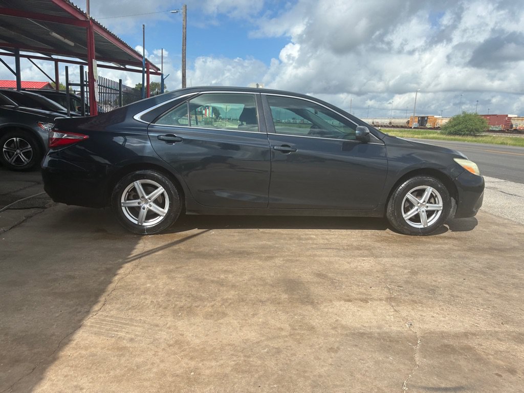 Used 2015 Toyota Camry LE FWD image 9