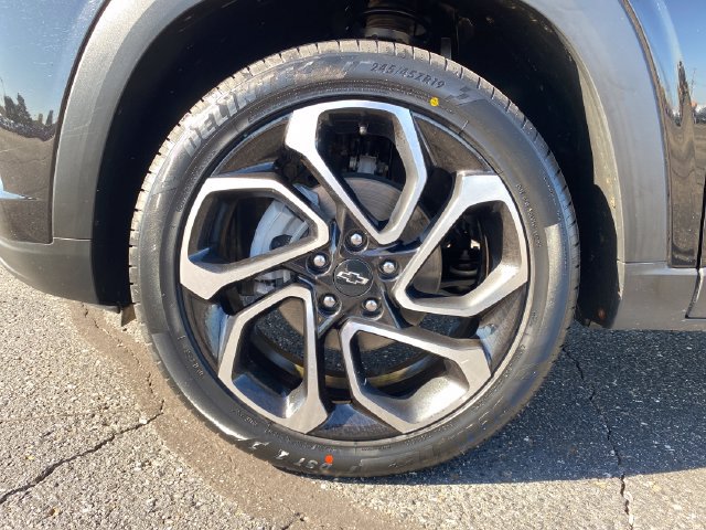 Certified 2025 Chevrolet Trax RS w/ Sunroof Package FWD image 25