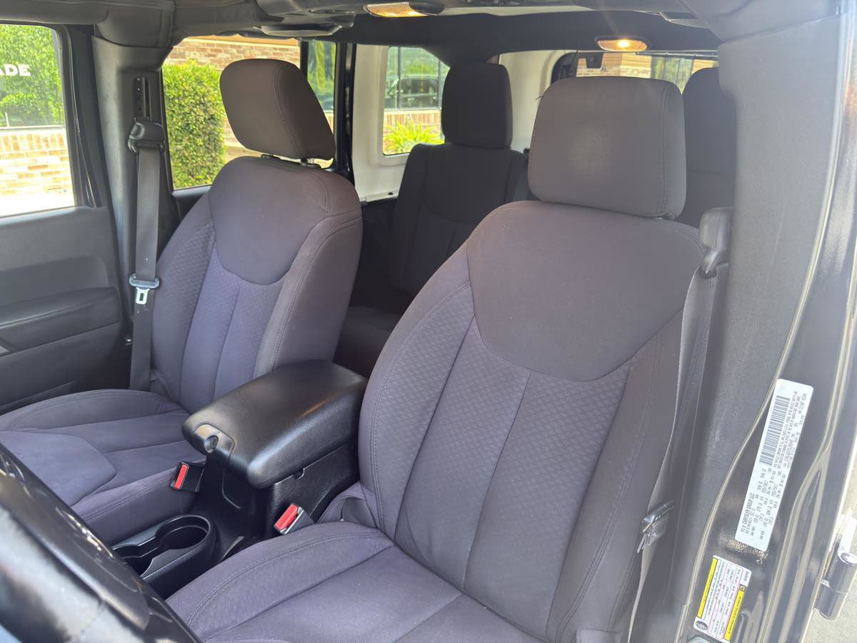 Used 2013 Jeep Wrangler Unlimited Sport image 33