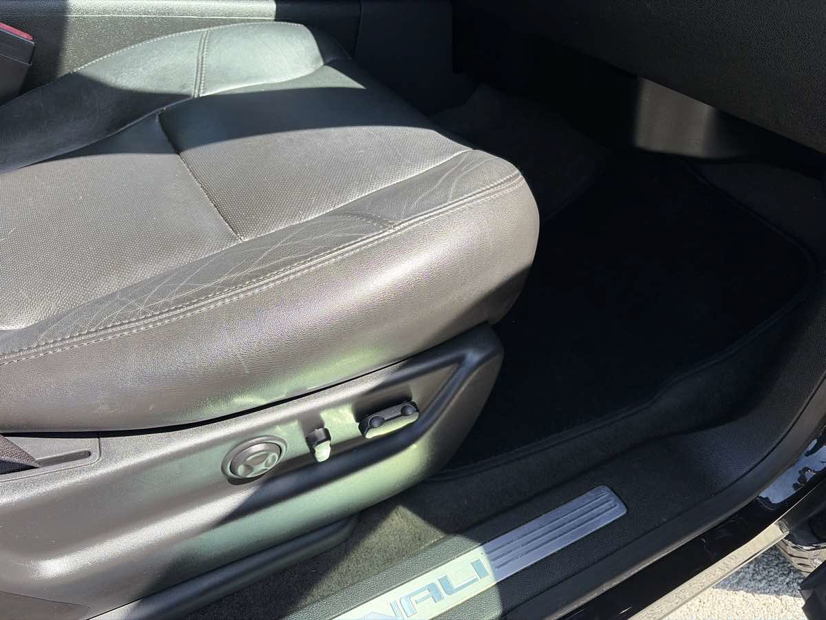 Used 2014 GMC Yukon Denali AWD/4WD image 31