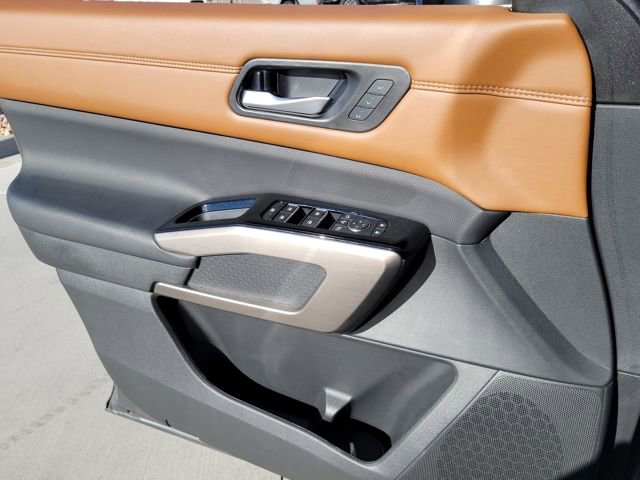 Used 2025 Nissan Pathfinder Platinum w/ Cargo Package image 7