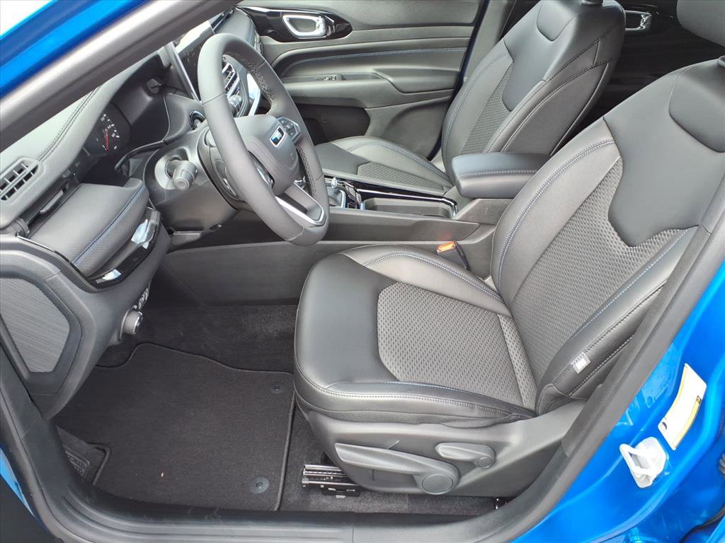 New 2026 Jeep Compass Latitude image 11