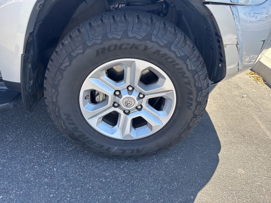 Used 2020 Toyota 4Runner SR5 Premium w/ Moonroof Package image 4