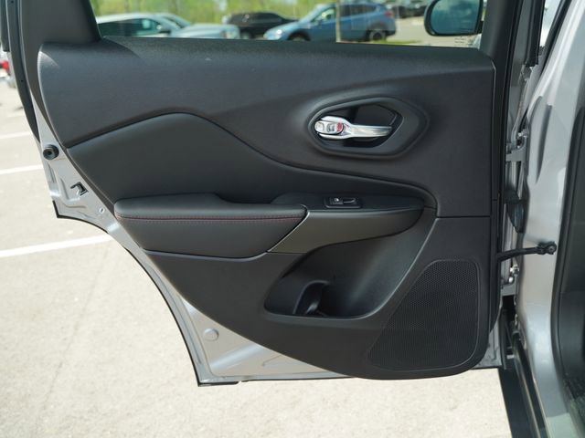 Used 2022 Jeep Cherokee Trailhawk AWD/4WD image 16