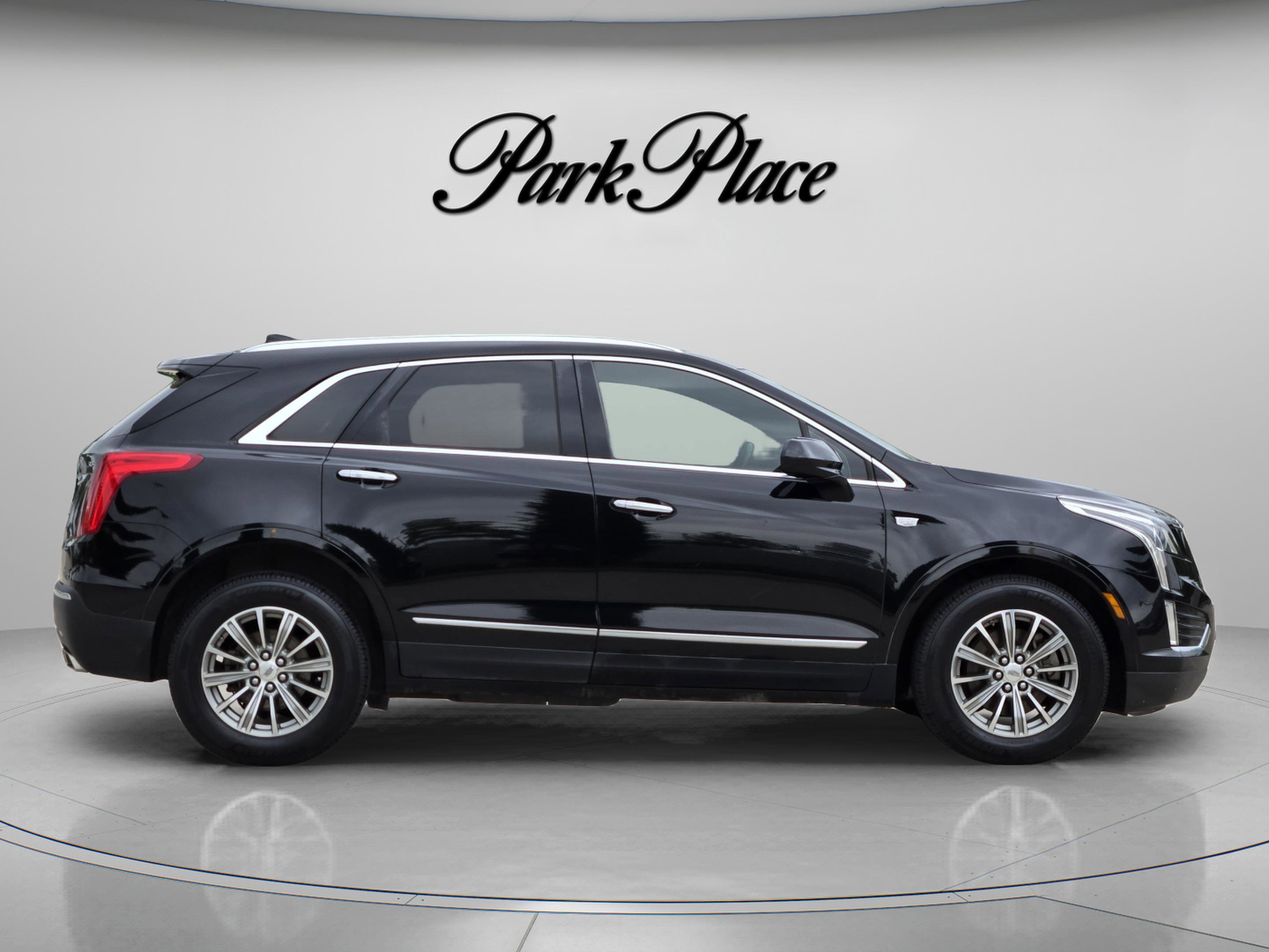 Used 2017 Cadillac XT5 Luxury w/ Driver Awareness Package AWD/4WD image 6