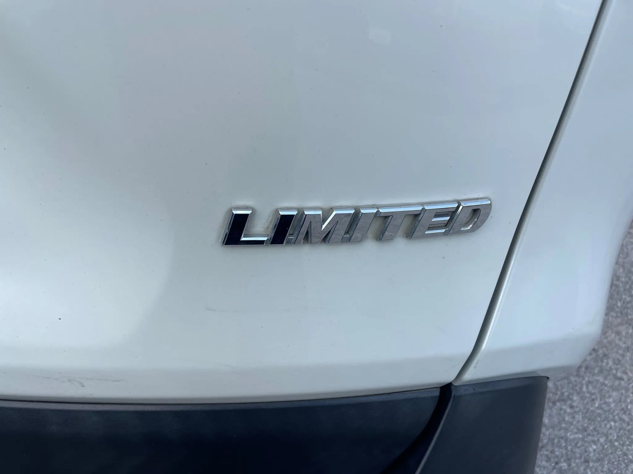 Used 2019 Toyota RAV4 Limited w/ Advanced Technology Package FWD image 7