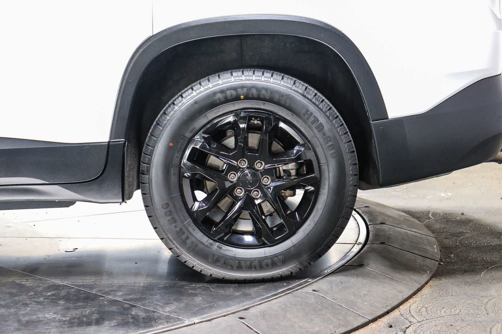 Used 2020 Chevrolet Traverse LS FWD image 10