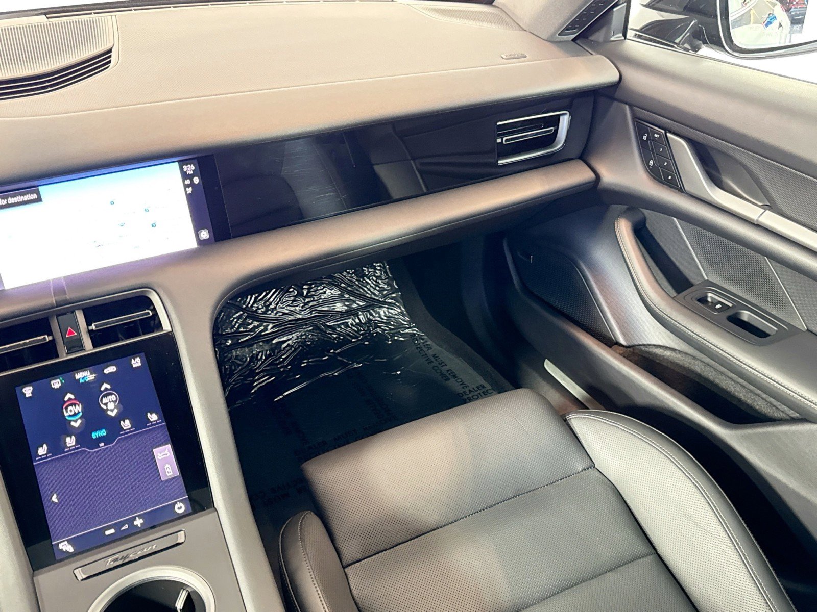 Certified 2025 Porsche Taycan image 20