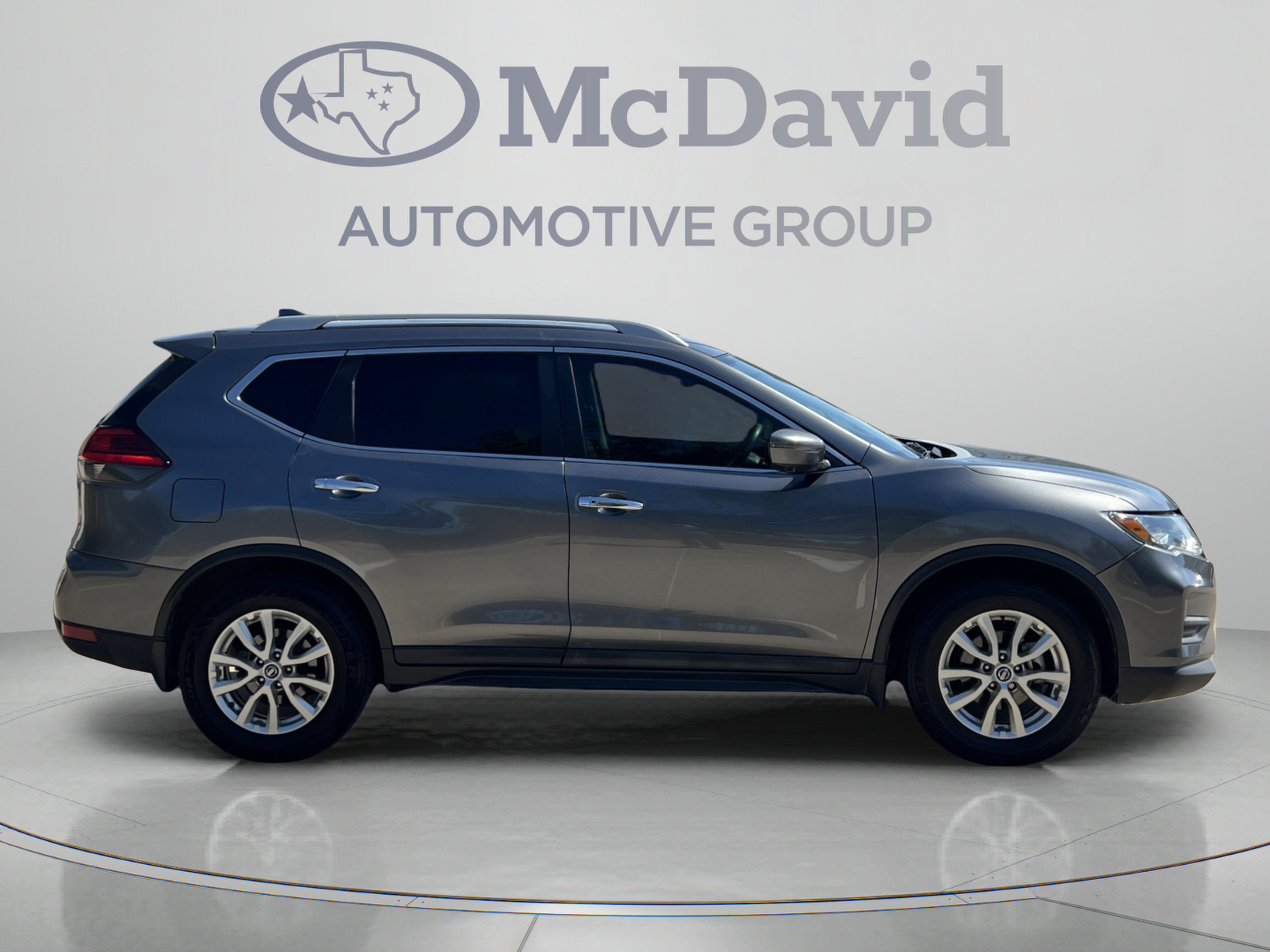Used 2017 Nissan Rogue SV w/ Sun & Sound Touring Package FWD image 9