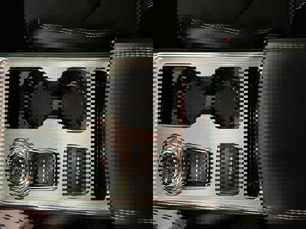 Used 2023 Ford Edge ST image 23