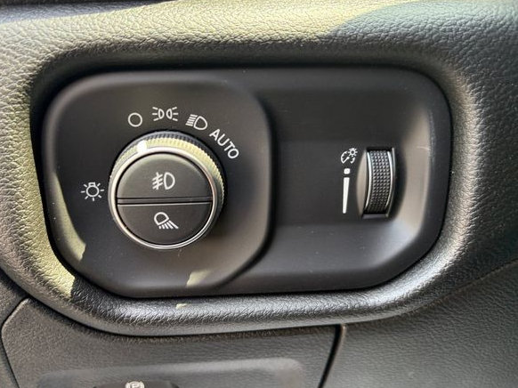 New 2026 RAM 1500 Express AWD/4WD image 32