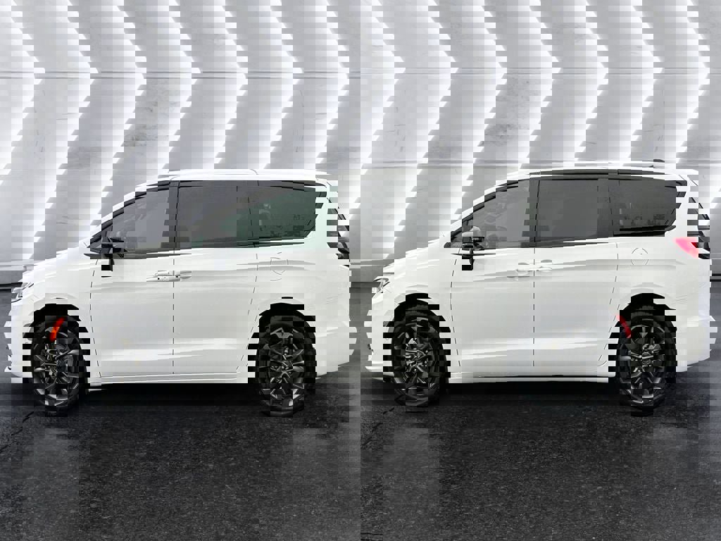 New 2026 Chrysler Pacifica Select image 3