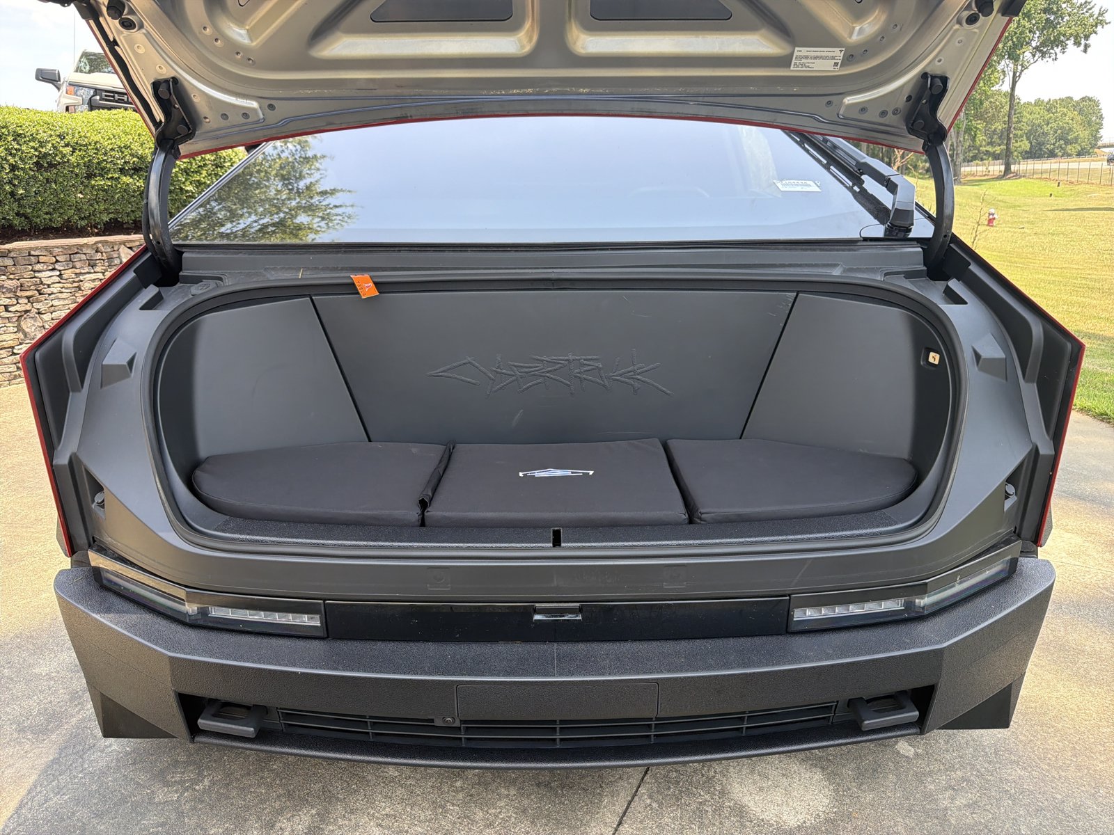 Used 2025 Tesla Cybertruck AWD Crew Cab image 35