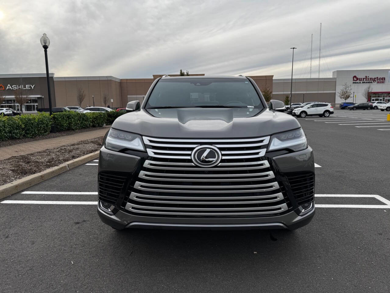 Used 2024 Lexus LX 600 4WD w/ Ultra Luxury Package image 3