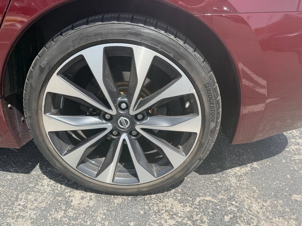 Used 2017 Nissan Maxima SR w/ Interior Lighting Package FWD image 6