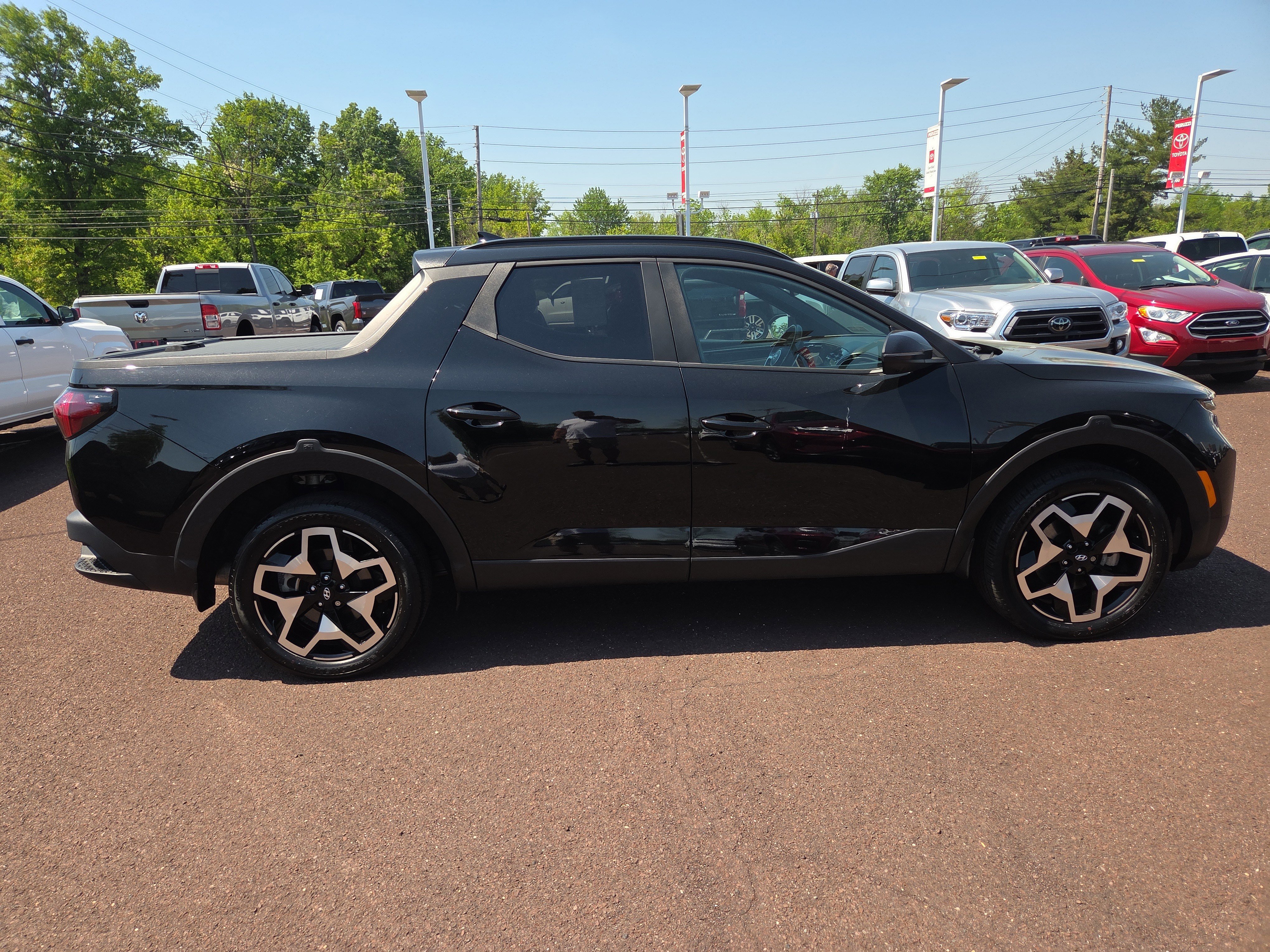 Used 2024 Hyundai Santa Cruz Limited AWD/4WD image 2