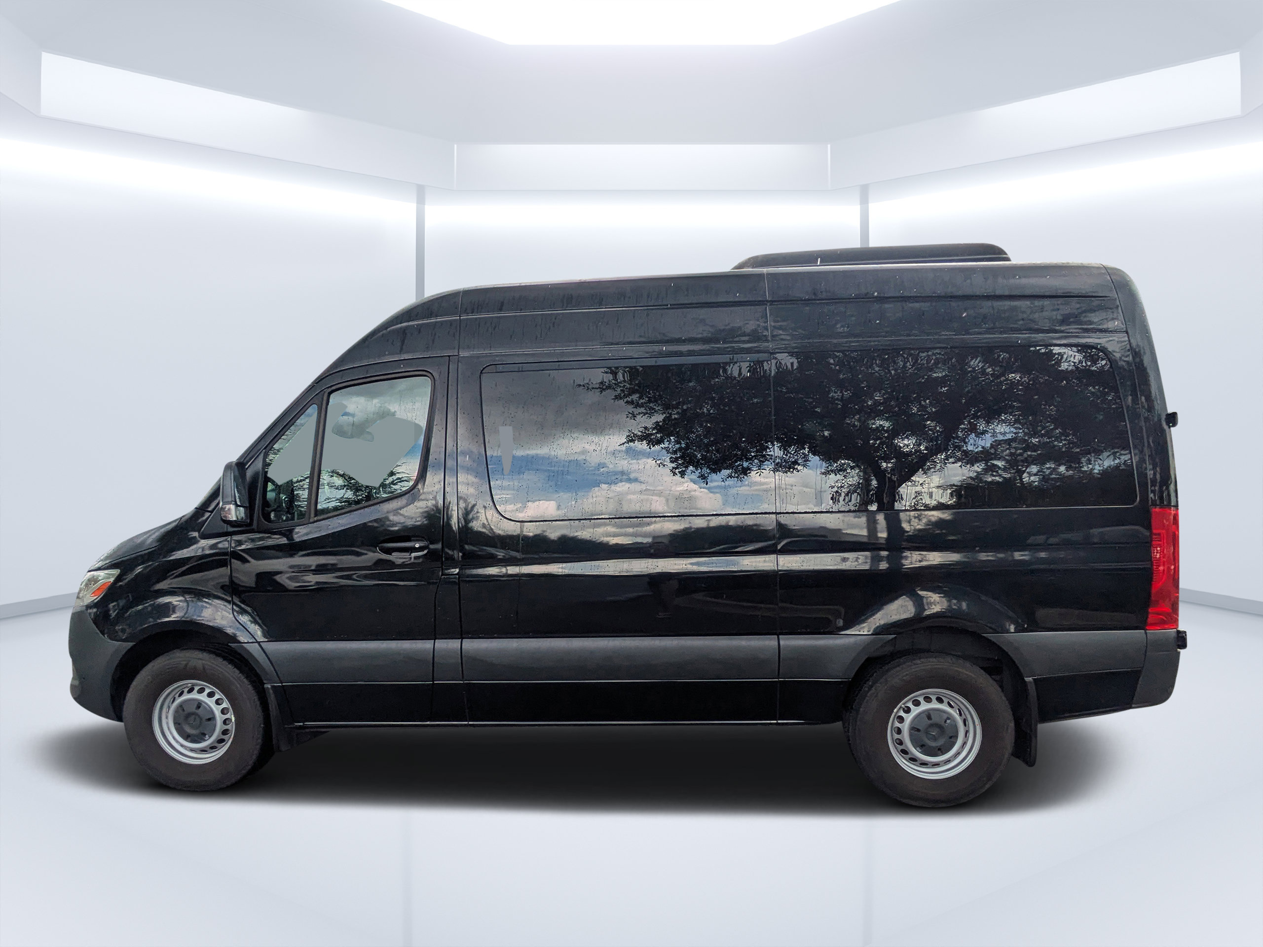 Used 2021 Mercedes-Benz Sprinter 2500 image 6